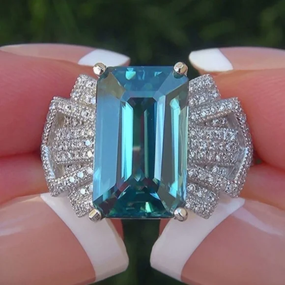 Aquamarine and Silver Women's Cocktail Ring SIZE 6 - Picture 3 of 5